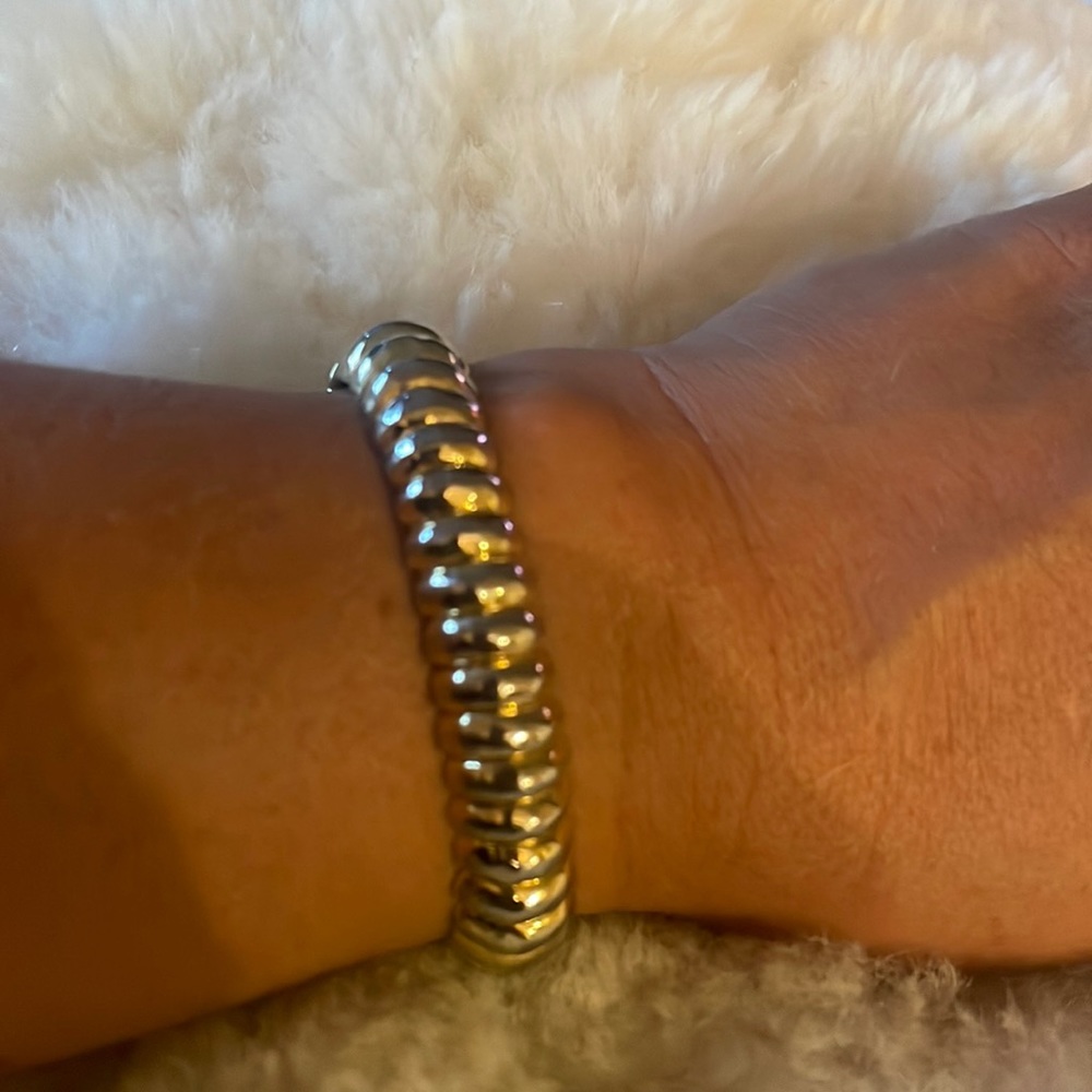 NWT VINTAGE PARK LANE GOLD DETAILED CLUTCH BRACELET